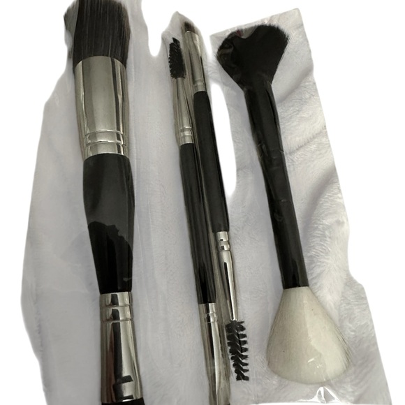 4 Piece Mally Beauty Makeup Brushes For Face and Eyes ALL NEW - Picture 3 of 8